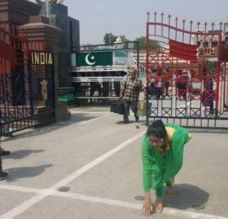 Ujma returned to his country, caught in Pakistan, Sushma Swaraj welcomed | पाकिस्तानात अडकलेली उज्मा मायदेशी परतली, सुषमा स्वराजांनी केलं स्वागत