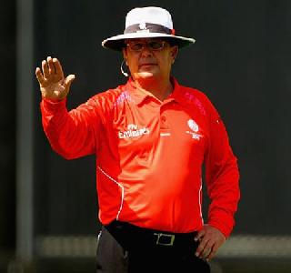 Then the punch to send the cricketer out of the field | तर पंच क्रिकेटपटूंना पाठवणार मैदानाबाहेर Then the punch to send the cricketer out of the field | तर पंच क्रिकेटपटूंना पाठवणार मैदानाबाहेर