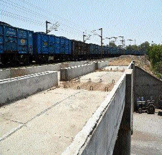 Fourteen national highways have been closed | राष्ट्रीय महामार्गाचे चौपदरीकरण रखडलेलेच