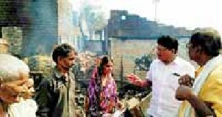 Home archive due to shot circuit | शॉट सर्किटमुळे घर बेचिराख Home archive due to shot circuit | शॉट सर्किटमुळे घर बेचिराख