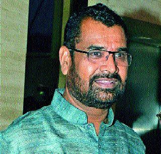 Sadabhau kite ruins ... | सदाभाऊंचा पतंग भरकटला... Sadabhau kite ruins ... | सदाभाऊंचा पतंग भरकटला...