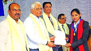 Newfounders, find answers to the city's problems | नवअभियंत्यांनो, शहराच्या समस्यांची उत्तरे शोधा Newfounders, find answers to the city's problems | नवअभियंत्यांनो, शहराच्या समस्यांची उत्तरे शोधा