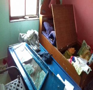 Two burglars at the same night at Madhean | मलठण येथे एकाच रात्री दोन घरफोड्या Two burglars at the same night at Madhean | मलठण येथे एकाच रात्री दोन घरफोड्या