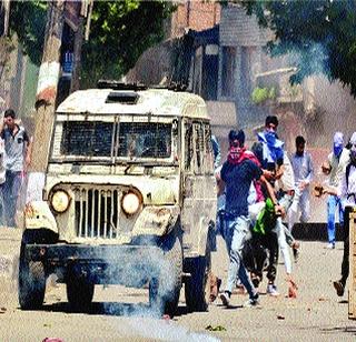 10 terrorists killed with Hizbul commander | हिजबुल कमांडरसह १० दहशतवादी ठार 10 terrorists killed with Hizbul commander | हिजबुल कमांडरसह १० दहशतवादी ठार