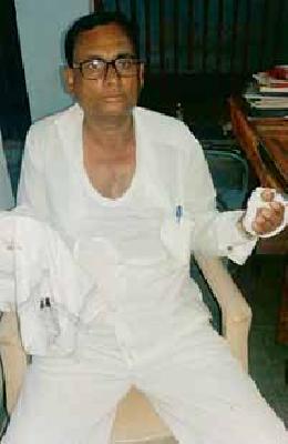 Student attack as a paper helm | पेपर हिसकला म्हणून विद्यार्थ्याचा संस्था चालकावर हल्ला