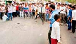 Stop the way in the Arni Bazar Samiti | आर्णी बाजार समितीत रास्ता रोको Stop the way in the Arni Bazar Samiti | आर्णी बाजार समितीत रास्ता रोको