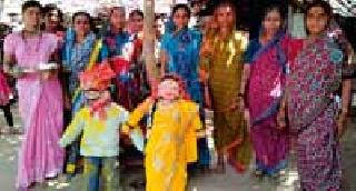 Dolls wedding for culture conservation and social unity | संस्कृती संवर्धन व सामाजिक एकतेसाठी बाहुल्यांचे लग्न Dolls wedding for culture conservation and social unity | संस्कृती संवर्धन व सामाजिक एकतेसाठी बाहुल्यांचे लग्न