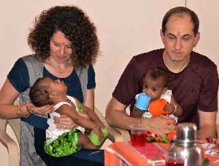 VIDEO: Jaijuain of Nashik got foreign mother | VIDEO : नाशिकच्या जाईजुईला मिळाले फॉरेनचे आईबाबा VIDEO: Jaijuain of Nashik got foreign mother | VIDEO : नाशिकच्या जाईजुईला मिळाले फॉरेनचे आईबाबा