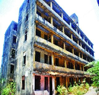 The security forces caught the insecurity | रक्षणकर्ते पोलीसच सापडले असुरक्षिततेच्या गर्तेत The security forces caught the insecurity | रक्षणकर्ते पोलीसच सापडले असुरक्षिततेच्या गर्तेत