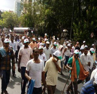 Raju Shetty's self-reliant Yatra due to traffic congestion, Mumbaikars to "distress" | राजू शेट्टींच्या आत्मक्लेश यात्रेमुळे वाहतूक कोंडी, मुंबईकरांना "क्लेश" Raju Shetty's self-reliant Yatra due to traffic congestion, Mumbaikars to "distress" | राजू शेट्टींच्या आत्मक्लेश यात्रेमुळे वाहतूक कोंडी, मुंबईकरांना "क्लेश"