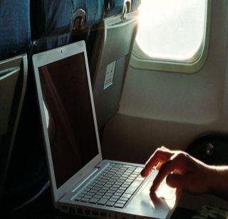 Now there is a ban on the use of a laptop in the United States? | आता अमेरिकेकडून विमान प्रवासात लॅपटॉप बाळगण्यावर बंदी? Now there is a ban on the use of a laptop in the United States? | आता अमेरिकेकडून विमान प्रवासात लॅपटॉप बाळगण्यावर बंदी?