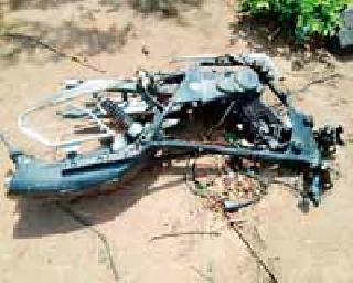 Woman's broken skull in the forest of Juneauan | जुनोनाच्या जंगलात महिलेच्या तुटलेल्या चपला Woman's broken skull in the forest of Juneauan | जुनोनाच्या जंगलात महिलेच्या तुटलेल्या चपला