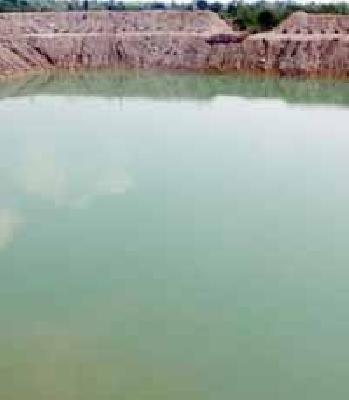 583 works of submerged shirts are incomplete | जलयुक्त शिवारची ५८३ कामे अपूर्णच