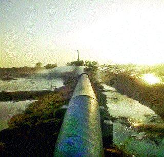 The new water tank leakage again | नव्या जलवाहिनीला लागली पुन्हा गळती The new water tank leakage again | नव्या जलवाहिनीला लागली पुन्हा गळती