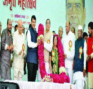 The bank is free of money in the co-operative banks | सहकारी बँकांमध्ये अडकलेला‘तो’ पैसा मोकळा करावा The bank is free of money in the co-operative banks | सहकारी बँकांमध्ये अडकलेला‘तो’ पैसा मोकळा करावा