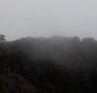 VIDEO - Kolhapur: Tourist attraction of festivity in Gaganbavad | VIDEO - कोल्हापूर : गगनबावड्यातील धुके ठरतेय पर्यटकांचे आकर्षण VIDEO - Kolhapur: Tourist attraction of festivity in Gaganbavad | VIDEO - कोल्हापूर : गगनबावड्यातील धुके ठरतेय पर्यटकांचे आकर्षण