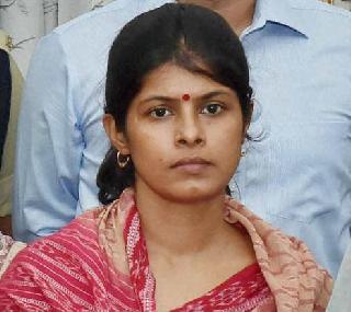 Why did the beer bar open? Yogi asked the woman minister to answer | बिअर बारचे उदघाटन का केले? योगींनी महिला मंत्र्याकडे मागितले उत्तर Why did the beer bar open? Yogi asked the woman minister to answer | बिअर बारचे उदघाटन का केले? योगींनी महिला मंत्र्याकडे मागितले उत्तर