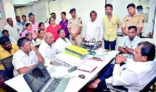A front of the office of Halvankar | हाळवणकर यांच्या कार्यालयावर मोर्चा A front of the office of Halvankar | हाळवणकर यांच्या कार्यालयावर मोर्चा