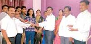 Shastri Vidyalaya's 'Ojal' district tops the list | शास्त्री विद्यालयाची ‘ओजल’ जिल्ह्यात अव्वल Shastri Vidyalaya's 'Ojal' district tops the list | शास्त्री विद्यालयाची ‘ओजल’ जिल्ह्यात अव्वल