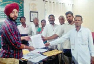 Sign of strike movement | ठिय्या आंदोलनाचा इशारा