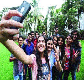 Girls bet in Raigad district | रायगड जिल्ह्यात मुलींची बाजी