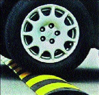 Citizens of the breakdown | गतिरोधकांनी मोडले नागरिकांचे कंबरडे Citizens of the breakdown | गतिरोधकांनी मोडले नागरिकांचे कंबरडे