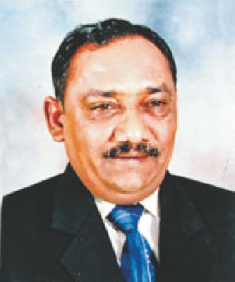 On the pump is filled with petrol, today is the institution of self-education | पंपावर पेट्रोल भरले, आज स्वत:ची शिक्षण संस्था