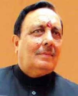 Today's farming motivates debt and suicides | आजची शेती कर्जबाजारी व आत्महत्येस प्रवृत्त करणारी Today's farming motivates debt and suicides | आजची शेती कर्जबाजारी व आत्महत्येस प्रवृत्त करणारी