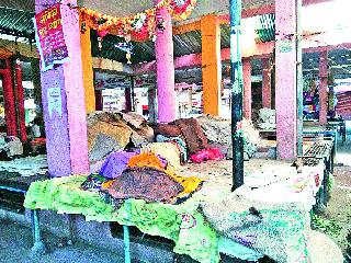 CIDCO's vegetable market fell | सिडकोतील भाजीबाजार पडला ओस CIDCO's vegetable market fell | सिडकोतील भाजीबाजार पडला ओस