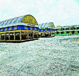 Markets dew | बाजारपेठा पडल्या ओस Markets dew | बाजारपेठा पडल्या ओस