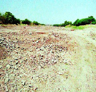 River character dry; Crop burn | नदीचे पात्र कोरडे; पिके जळाली River character dry; Crop burn | नदीचे पात्र कोरडे; पिके जळाली