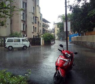 Heavy rains in Lonavala | लोणावळ्यात पावसाची जोरदार हजेरी