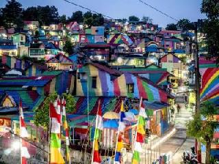 How did one of the people in the world redeem a man in Indonesia? - Watch this video. | इंडोनेशियातल्या एका गावानं जगभरातल्या माणसांना कशी पाडली भूरळ?- हा व्हीडीओ पहा.. How did one of the people in the world redeem a man in Indonesia? - Watch this video. | इंडोनेशियातल्या एका गावानं जगभरातल्या माणसांना कशी पाडली भूरळ?- हा व्हीडीओ पहा..