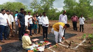 Economic changes in rural areas from the black market: Deepak Kesarkar | काथ्या उद्योगातून ग्रामीण भागात आर्थिक परिवर्तन : दीपक केसरकर Economic changes in rural areas from the black market: Deepak Kesarkar | काथ्या उद्योगातून ग्रामीण भागात आर्थिक परिवर्तन : दीपक केसरकर