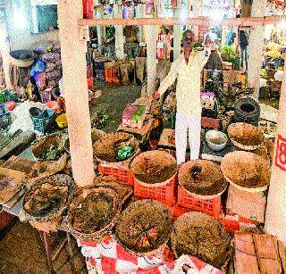 Leafy vegetables | पालेभाज्या कडाडल्या Leafy vegetables | पालेभाज्या कडाडल्या