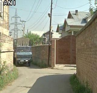 Raiding the NIA for financial blockade of militants | दहशतवाद्यांची आर्थिक नाकेबंदी करण्यासाठी NIAची छापेमारी Raiding the NIA for financial blockade of militants | दहशतवाद्यांची आर्थिक नाकेबंदी करण्यासाठी NIAची छापेमारी