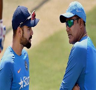 Kumble's practice on throndon of Kumble | कुंबळेच्या थ्रोडाऊनवर कोहलीचा सराव Kumble's practice on throndon of Kumble | कुंबळेच्या थ्रोडाऊनवर कोहलीचा सराव