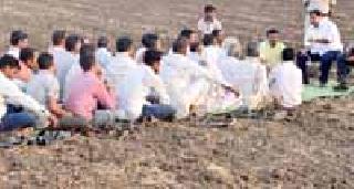 Ever stay at the village, sometimes gathering under the tree | कधी गाव मुक्काम, कधी झाडाखालीच सभा Ever stay at the village, sometimes gathering under the tree | कधी गाव मुक्काम, कधी झाडाखालीच सभा