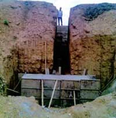 The construction of the former Malguzar lake "Gate" is inconvenient | माजी मालगुजार तलाव "गेट"चे बांधकाम निकृष्ट