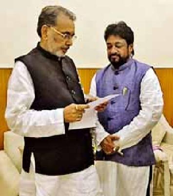 Please forgive the entire debt of the farmers! Light green: Central Agricultural Minister | शेतकऱ्यांची संपूर्ण कर्जमाफी करा! प्रकाश गजभिये : केंद्र्रीय कृषिमंत्री