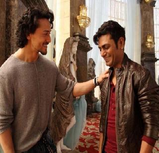 So ... Najazuddin is learning dance from Tiger | म्हणून... टायगरकडून डान्स शिकतोय नवाजुद्दीन