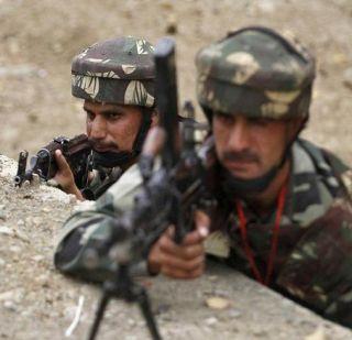 Bharat Mata Ki Jai! Celebration of soldiers after the execution of terrorists | भारत माता की जय ! दहशतवाद्यांचा खात्मा केल्यानंतर जवानांचं सेलिब्रेशन
