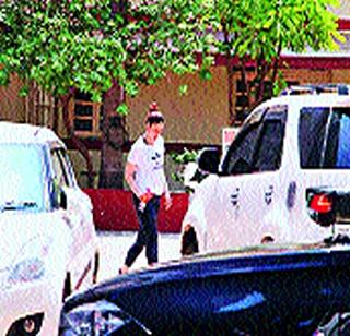 Shahid-Karina came under the same roof! | शाहीद-करिना एकाच छताखाली झाले स्पॉट! Shahid-Karina came under the same roof! | शाहीद-करिना एकाच छताखाली झाले स्पॉट!