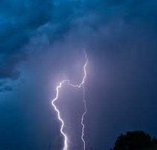 Two people were killed and five injured in Hingoli by electricity | हिंगोलीत वीज पडून दोन ठार, पाच जखमी Two people were killed and five injured in Hingoli by electricity | हिंगोलीत वीज पडून दोन ठार, पाच जखमी