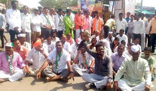 Movement in the district continues! | जिल्ह्यात आंदोलनाची धग कायम! Movement in the district continues! | जिल्ह्यात आंदोलनाची धग कायम!