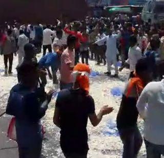 Five people died in police firing by farmers and five in Madhya Pradesh | मध्य प्रदेशात पोलिसांकडून शेतक-यांवर गोळीबार, पाच जणांचा मृत्यू Five people died in police firing by farmers and five in Madhya Pradesh | मध्य प्रदेशात पोलिसांकडून शेतक-यांवर गोळीबार, पाच जणांचा मृत्यू