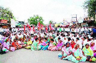 Stop the Dindori Sarbakshi Path | दिंडोरीत सर्वपक्षीय रास्ता रोको