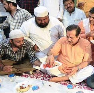 "Muslims should tie their house" | "मुस्लिमांनी आपल्या घरी तुळस लावावी"