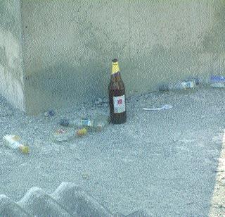 Party in Rail Parking Parking! | रेल्वेच्या पार्किंग इमारतीत दारू पार्टी! Party in Rail Parking Parking! | रेल्वेच्या पार्किंग इमारतीत दारू पार्टी!