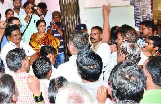 Movement of blind-disabled beneficiaries | अंध-अपंग लाभार्थ्यांचे आंदोलन Movement of blind-disabled beneficiaries | अंध-अपंग लाभार्थ्यांचे आंदोलन